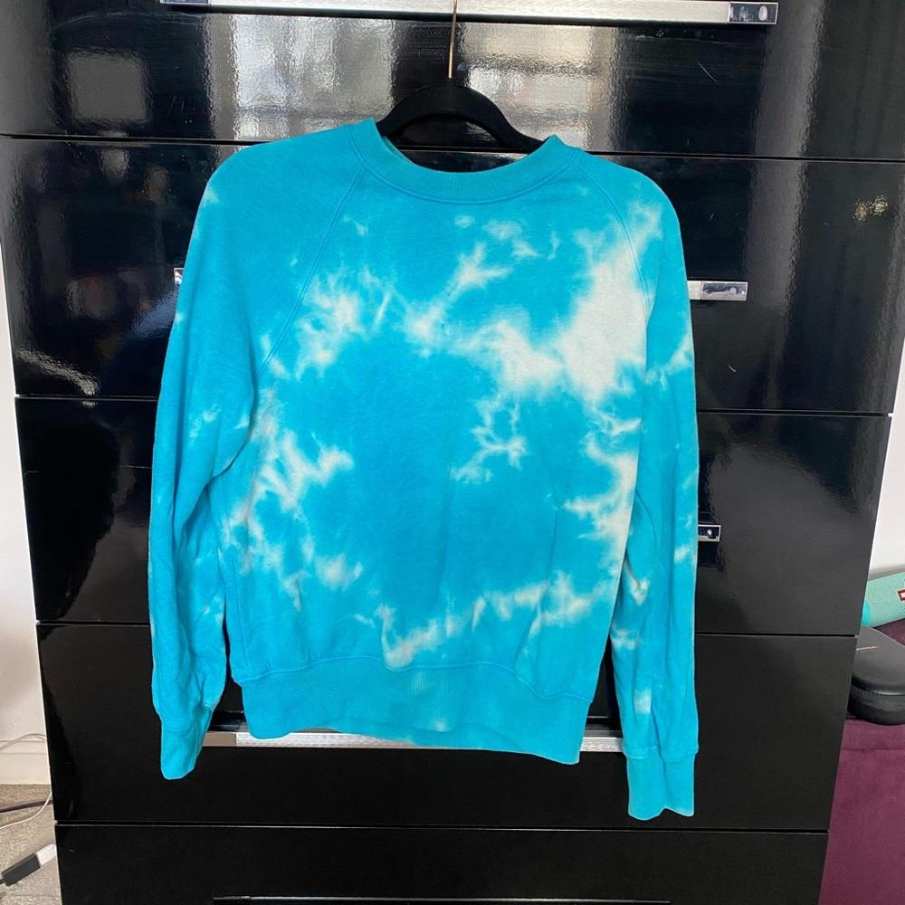 Blue tie dye crew neck sweatshirt
